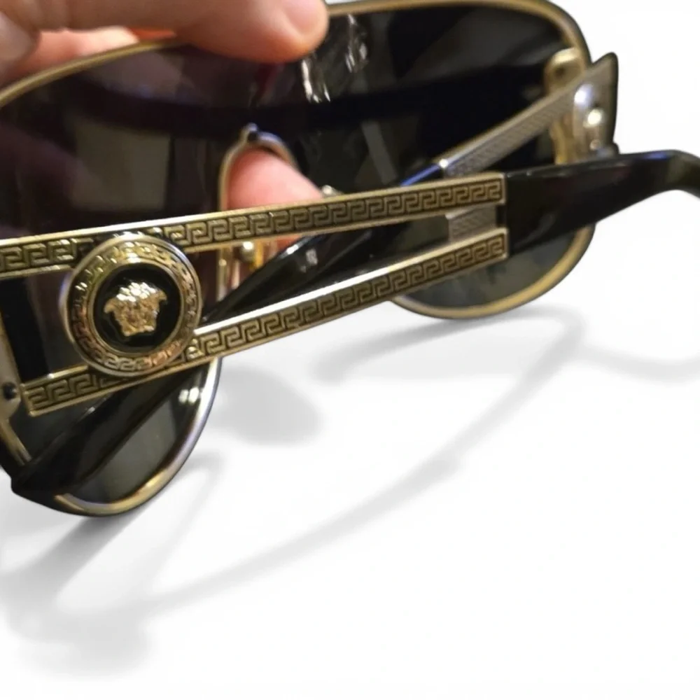 ✨💎VERSACE💎✨UNISEX GRADIENT SHEILD SUNNIES! EXCELLENT - Picture 3 of 5